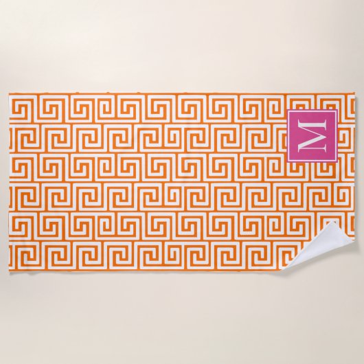 Preppy Greek Key Monogram – Orange & Hot Pink Strandtuch (Vorderseite)
