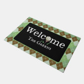 Preppy Green and Brown Raute Golf Willkommenseintr Fußmatte (Schrägansicht)