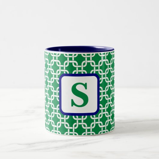Preppy Green White Link Pattern Navy Monogram Zweifarbige Tasse (Mittel)