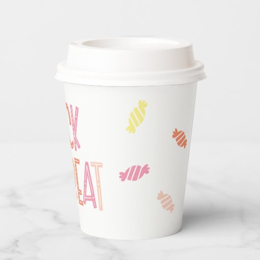 Preppy Halloween Trick oder Treat Pappbecher (Rückseite)