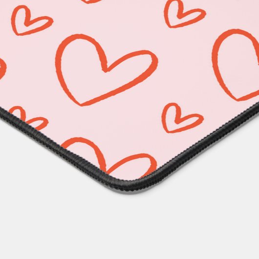 Preppy herzen in rosa und rot mit Monogramm Initia Schreibtischunterlage (Ecke)