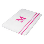 Preppy Hot Pink Elegant Minimal Border Initial Badematte (Schrägansicht)