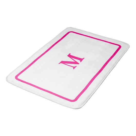 Preppy Hot Pink Elegant Minimal Gerahmt Initial Badematte (Schrägansicht)