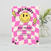 Preppy Hot Pink Y2K Lächeln Geburtstag Einladung (Stehend Vorderseite)