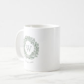 Preppy Monogram Sage Green Kranz Kaffeetasse (Vorderseite Links)