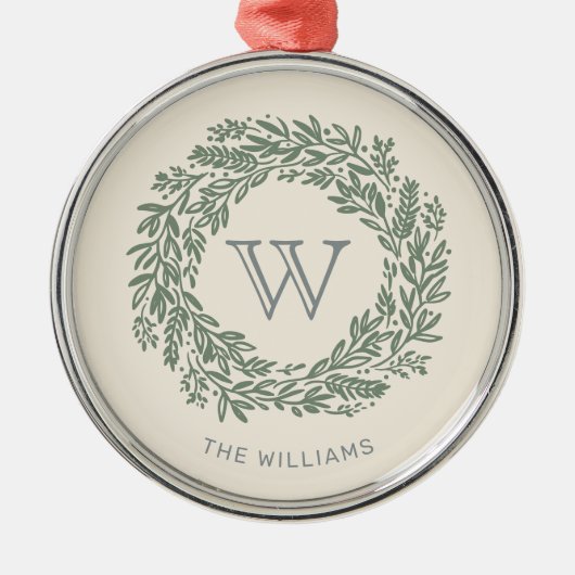 Preppy Monogram Sage Green Kranz Ornament Aus Metall (Vorne)