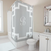 Preppy Monogram White Greek Key Border Gray Duschvorhang (Beispiel)