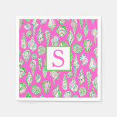 Preppy-Muscheln auf Hot Pink Monogram Seaside Serviette (Vorderseite)