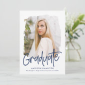Preppy Navy Script Foto Graduation Party Einladung (Stehend Vorderseite)
