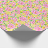 Preppy Palm Beach Print Pink and Yellow Flowers Geschenkpapier (Ecke)