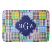 Preppy Patchwork Madras Navy Quatrefoil Monogram Badematte (Vorderseite)