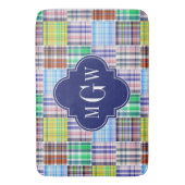 Preppy Patchwork Madras Navy Quatrefoil Monogram Badematte (Vorderseite Vertikal)
