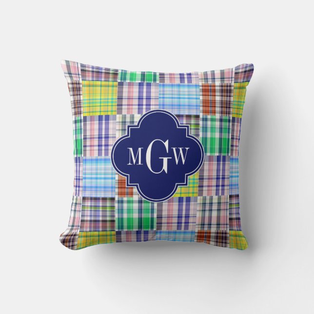 Preppy Patchwork Madras Navy Quatrefoil Monogram Kissen (Vorderseite)