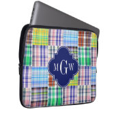 Preppy Patchwork Madras Navy Quatrefoil Monogram Laptopschutzhülle (Vorne Rechts)