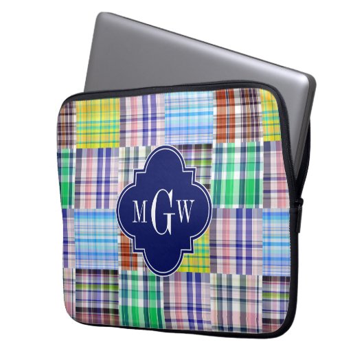 Preppy Patchwork Madras Navy Quatrefoil Monogram Laptopschutzhülle (Vorderseite Links)