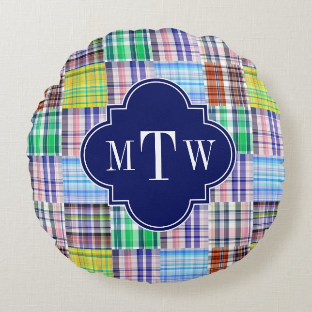 Preppy Patchwork Madras Navy Quatrefoil Monogram Rundes Kissen (Vorderseite)