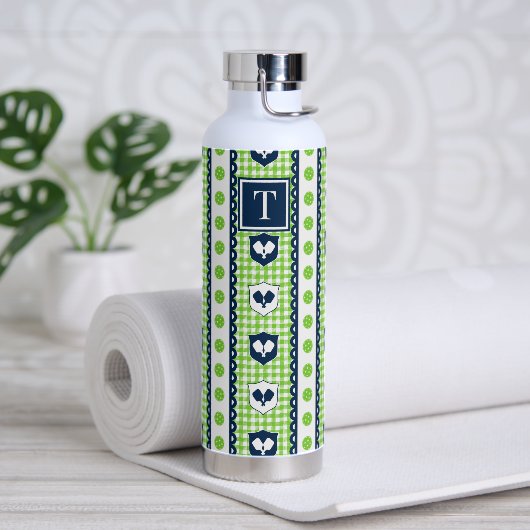 Preppy Pickleball-Wappen Gingham - Limette & Navy Trinkflasche (Yoga)