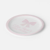 Preppy Pink Bow Grandmillennial erster Geburtstag Pappteller (Schrägansicht)