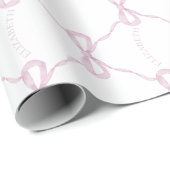 Preppy Pink Bow Grandmillennial Style Geschenkpapier (Rolleneckpunkt)