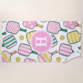 Preppy Pink Green & Yellow Pickleball Monogram Strandtuch (Vorderseite)