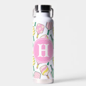 Preppy Pink Green & Yellow Pickleball Monogram Trinkflasche (Vorne)