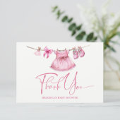 Preppy pink Kleidung auf einer Linie Mädchen Babyd Dankeskarte (Stehend Vorderseite)