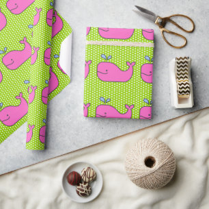 Preppy Pink und Blue Whales auf grünen Polka-Punkt Geschenkpapier