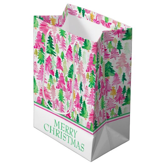Preppy Pink und Green Christmas Trees Mittlere Geschenktüte (Vorderseite Schrägansicht)