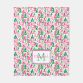 Preppy Pink und Green Christmas Trees Monogram Fleecedecke (Vorderseite)