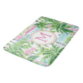 Preppy Pink und Green Tropical Palm Trees Monogram Badematte (Schrägansicht)