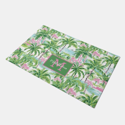 Preppy Pink und Green Tropical Palm Trees Monogram Fußmatte (Schrägansicht)