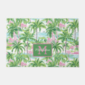 Preppy Pink und Green Tropical Palm Trees Monogram Fußmatte (Vorderseite)