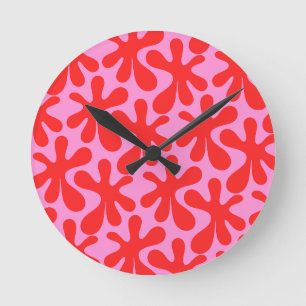 Preppy Pink und Red Amoeba Modernes Muster Runde Wanduhr