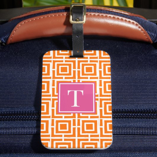 Preppy Square Lattice Monogram Orange & Hot Pink Gepäckanhänger (Vorderseite Insitu 2)