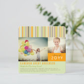Preppy Stripes Moderne 2-Foto-Graduierungsparty Einladung (Stehend Vorderseite)