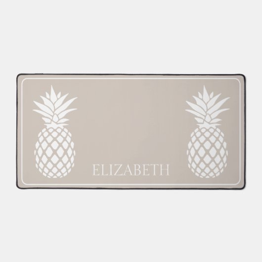 Preppy White Pineapels auf Beige Schreibtischunterlage (Vorderseite)