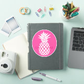 Preppy White Pineapple on Pink Personalized Aufkleber (iPad Hülle)