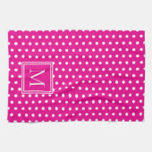 Preppy White Polka Dots auf hellrosa Monogramm Geschirrtuch (Horizontal)