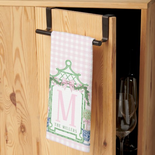 Preppy Wreath mit Pink Gingham Bow Geschirrtuch (Drittel gefaltet)