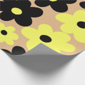 Preppy Yellow Black Hippie Blume Pattern Geschenkpapier (Ecke)