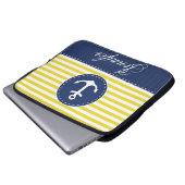 Preppy Yellow Navy Nautic Anchor Individuelle Name Laptopschutzhülle (Vorne Knopf)