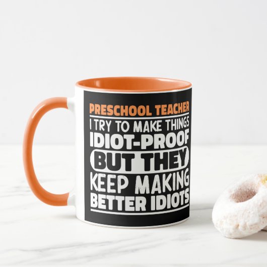 Preschool-Lehrer Ich versuche, die Dinge lustig zu Tasse (Mit Donut)