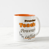 Preschool Teacher Powered by caffeine Zweifarbige Tasse (VorderseiteRechts)