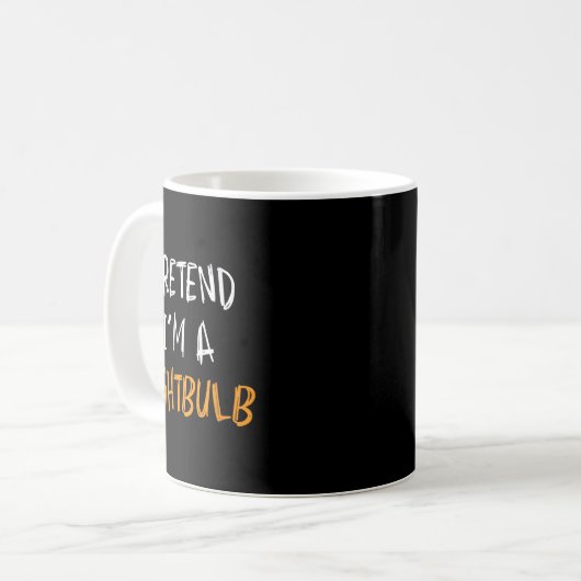 Pretend I'm A Lightbulb Funny Lazy Halloween Costu Kaffeetasse (Vorderseite Links)