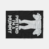 Pretend I'm A Mummy Funny Lazy Halloween Costume Fleecedecke (Vorderseite (Horizontal))