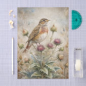 Pretty Bird Perched on Purple Thistle Flowers Seidenpapier (Handwerk)