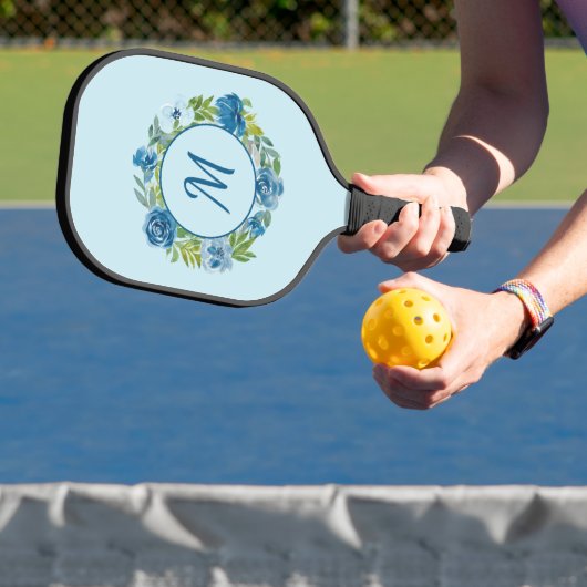 Pretty Blue Watercolor Floral Monogram Initial Pickleball Schläger (InSitu)