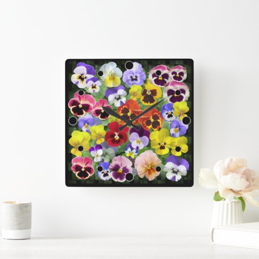 Pretty Colourful Pansies Quadratische Wanduhr (Zuhause)