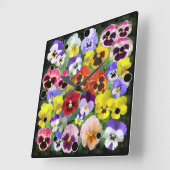 Pretty Colourful Pansies Quadratische Wanduhr (Winkel)