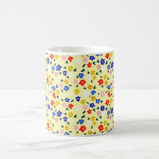 Pretty Dainty Cute Floral on Pastel Yellow Kaffeetasse (Mittel)